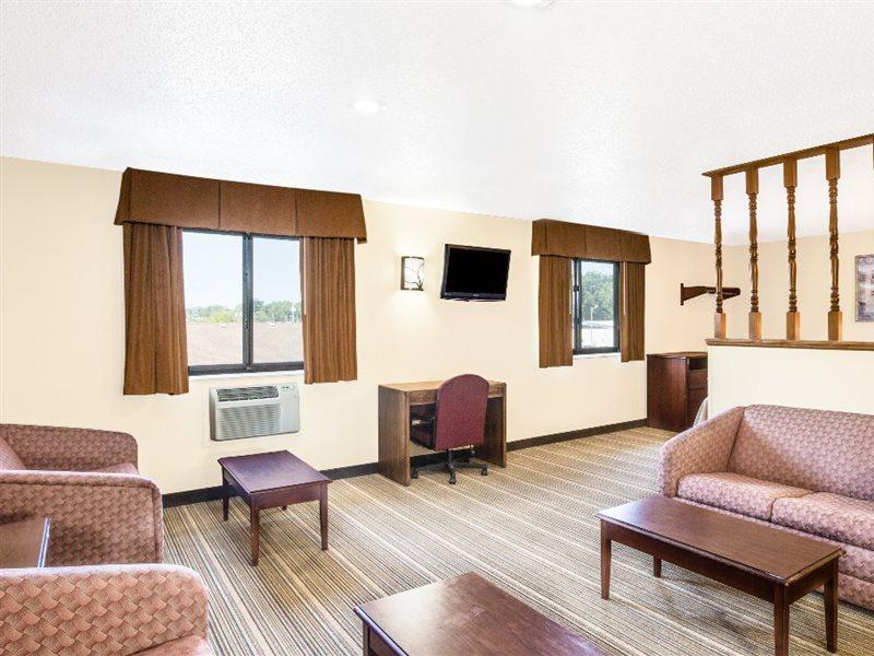 Coastal Inn & Suites Wilmington Bagian luar foto