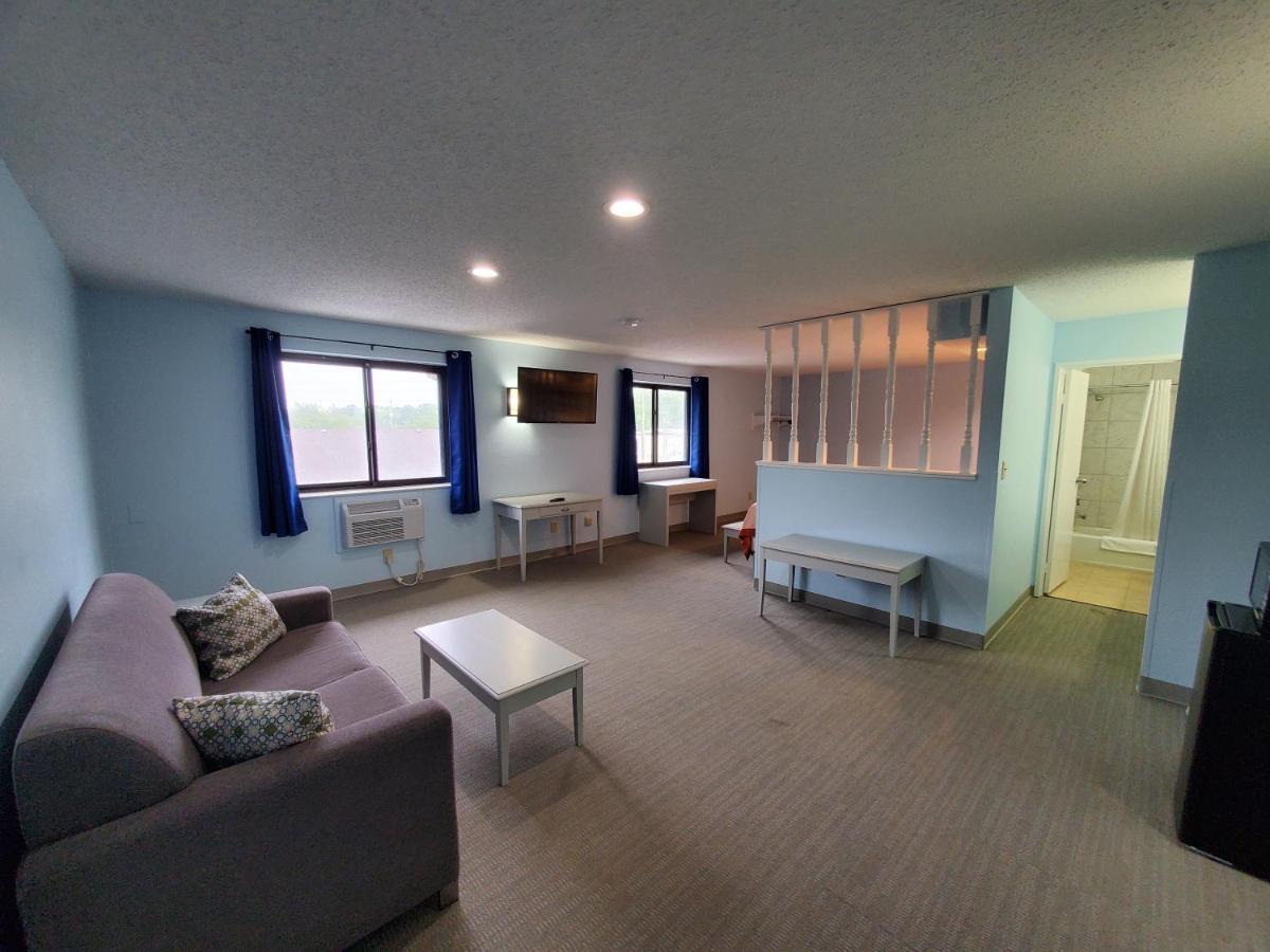 Coastal Inn & Suites Wilmington Bagian luar foto