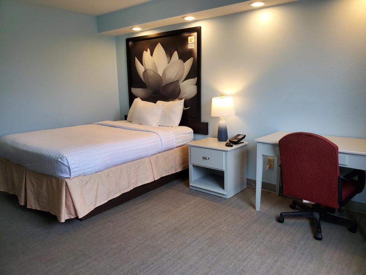 Coastal Inn & Suites Wilmington Bagian luar foto