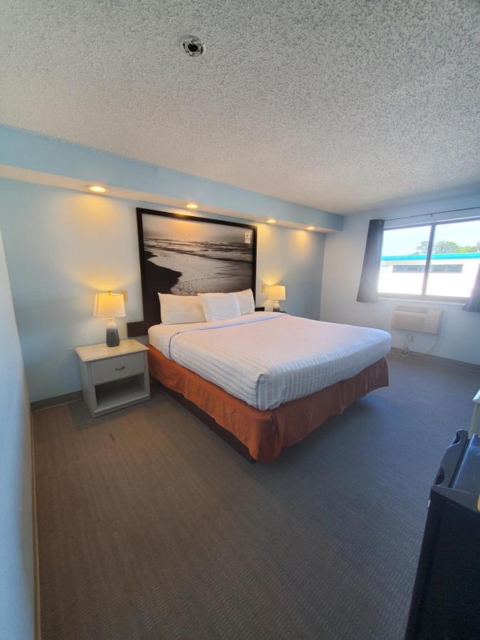 Coastal Inn & Suites Wilmington Bagian luar foto
