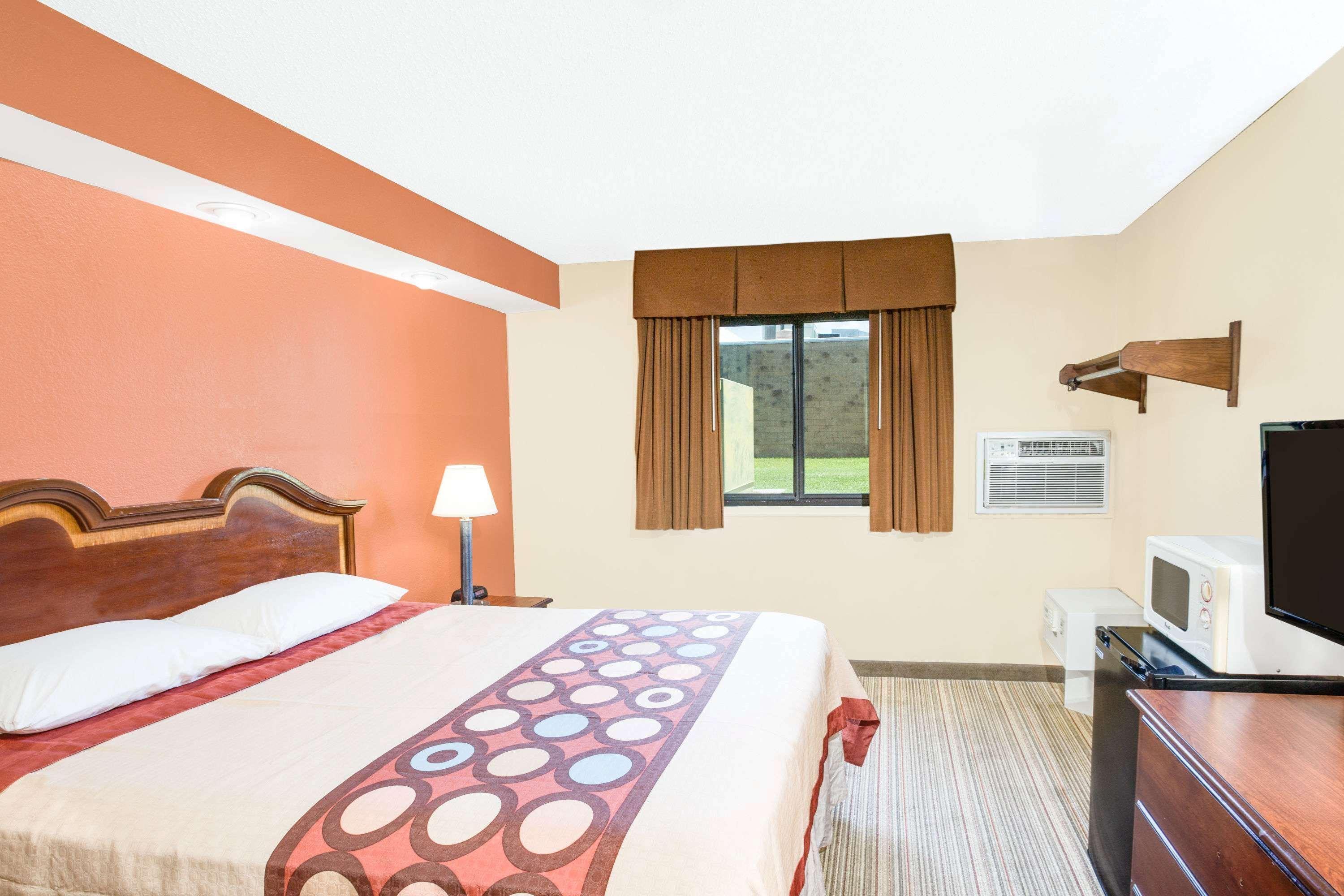 Coastal Inn & Suites Wilmington Bagian luar foto