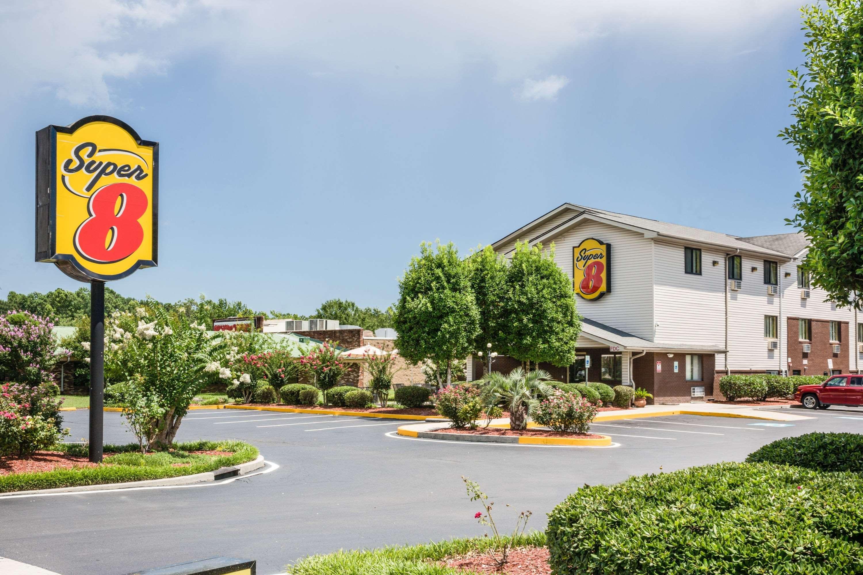 Coastal Inn & Suites Wilmington Bagian luar foto