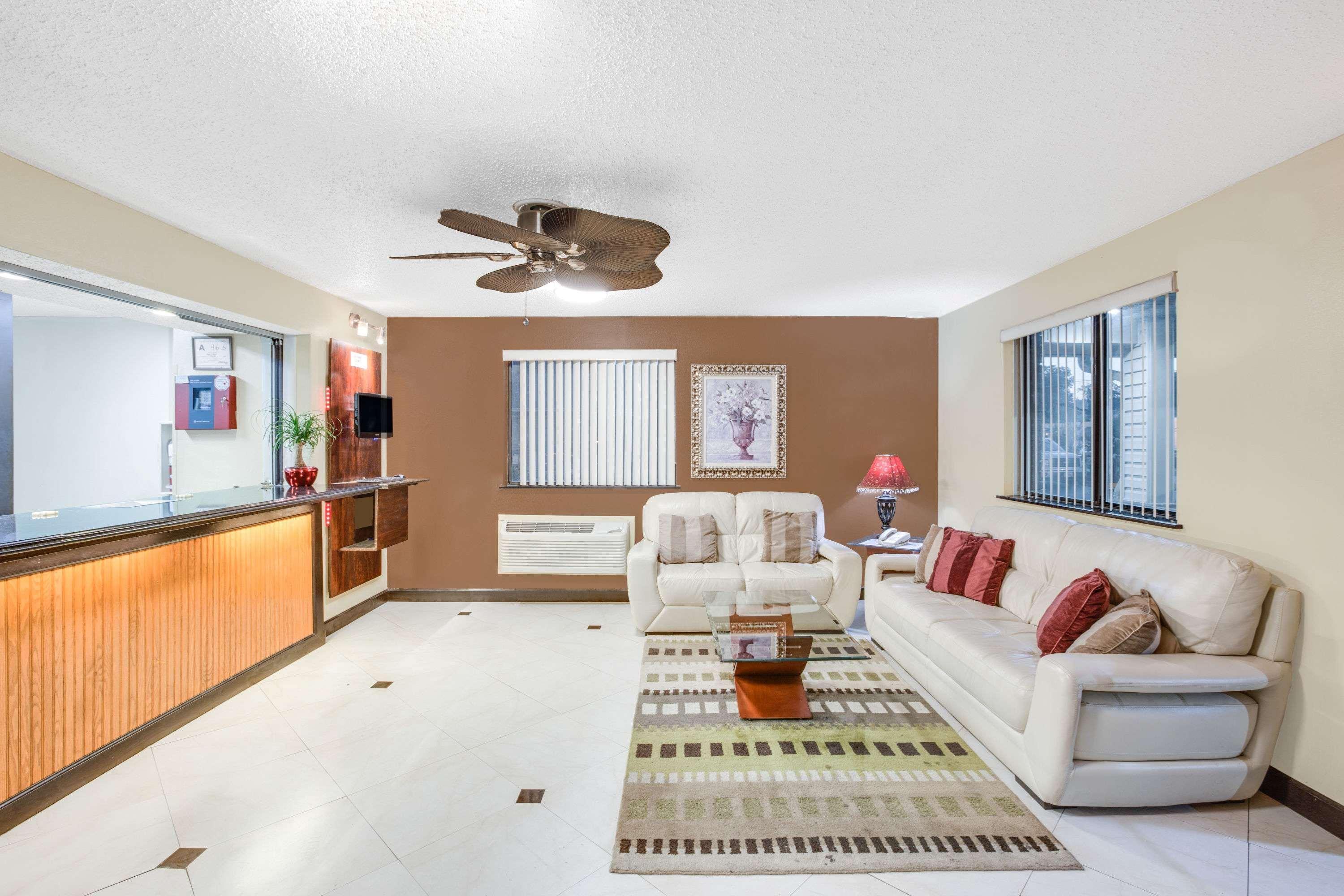 Coastal Inn & Suites Wilmington Bagian luar foto