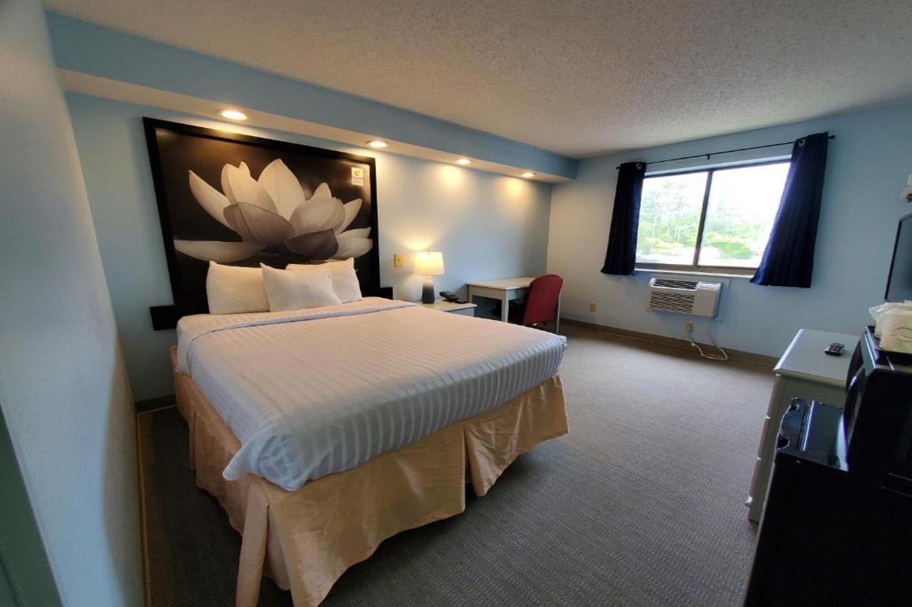 Coastal Inn & Suites Wilmington Bagian luar foto