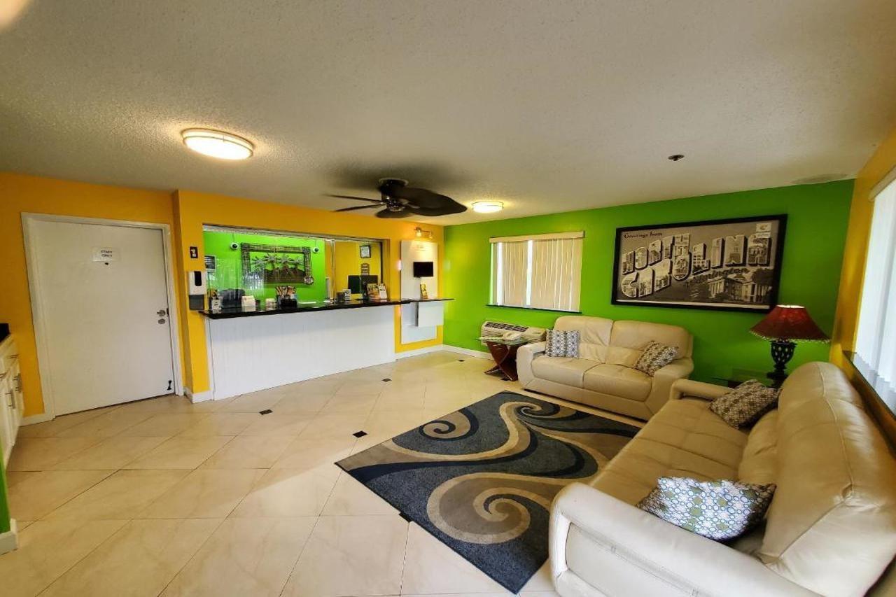 Coastal Inn & Suites Wilmington Bagian luar foto