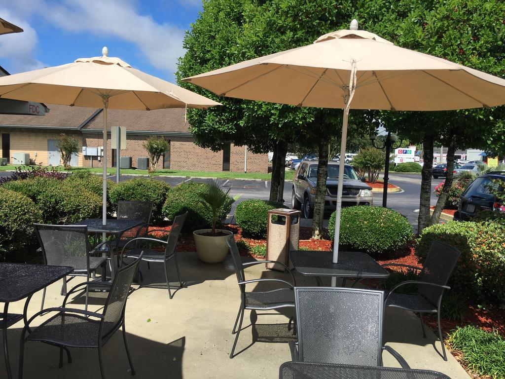 Coastal Inn & Suites Wilmington Bagian luar foto