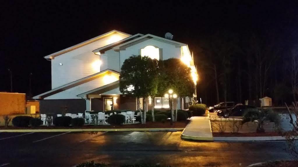Coastal Inn & Suites Wilmington Bagian luar foto