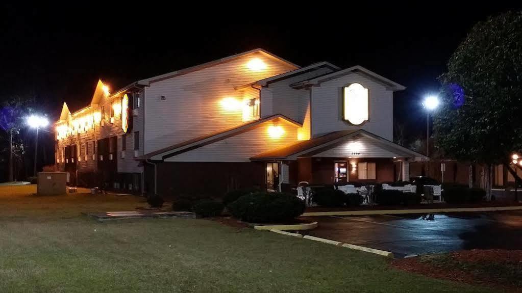 Coastal Inn & Suites Wilmington Bagian luar foto
